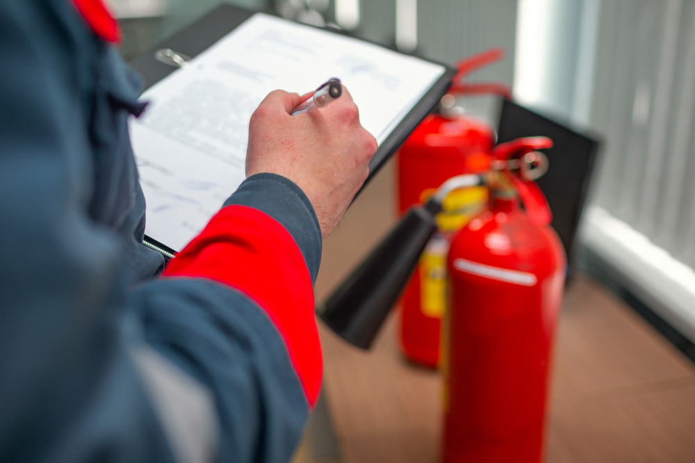 Engineer,professional,are,checking,a,fire,extinguisher,using,clipboard,or